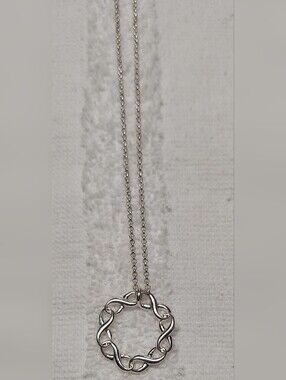 Avon Silvertone Infinity Wreath Necklace
